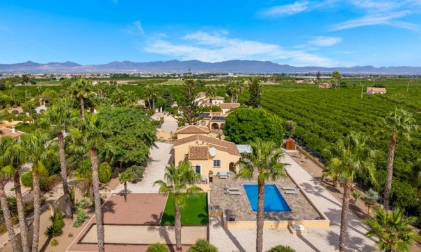 Videresalg - Finca landejendom -
Rafal