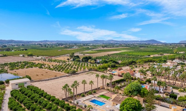 Videresalg - Finca landejendom -
Rafal