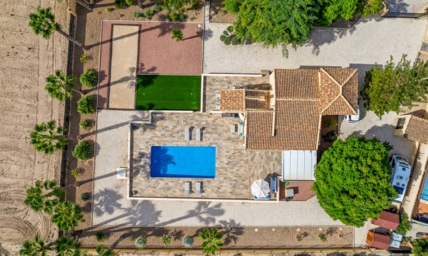 Videresalg - Finca landejendom -
Rafal