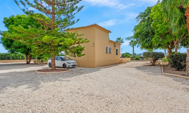 Videresalg - Finca landejendom -
Rafal