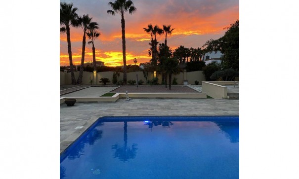 Videresalg - Finca landejendom -
Rafal