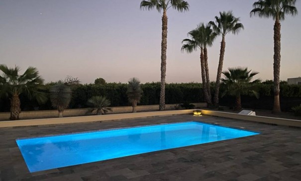 Videresalg - Finca landejendom -
Rafal