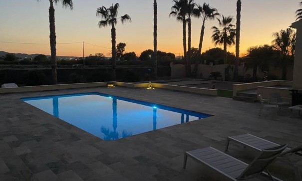 Videresalg - Finca landejendom -
Rafal