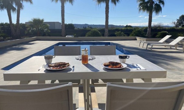 Videresalg - Finca landejendom -
Rafal