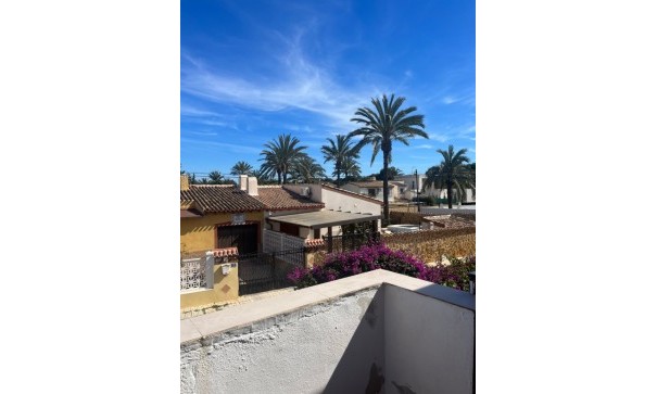 Sprzedaż - Willa wolnostojąca -
Punta Prima