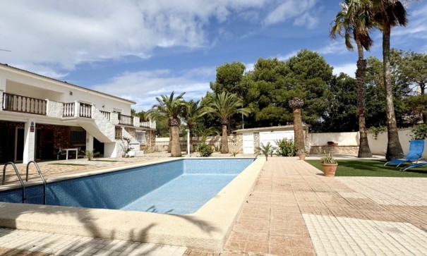 Sale - Detached Villa -
Orihuela Costa - La Zenia
