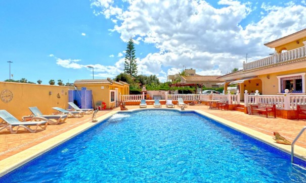 Sale - Detached Villa -
Torrevieja - Los Balcones - Los Altos del Edén