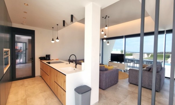 Återförsäljning - Fristående villa -
Rojales