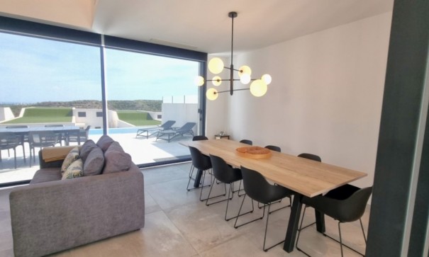 Återförsäljning - Fristående villa -
Rojales