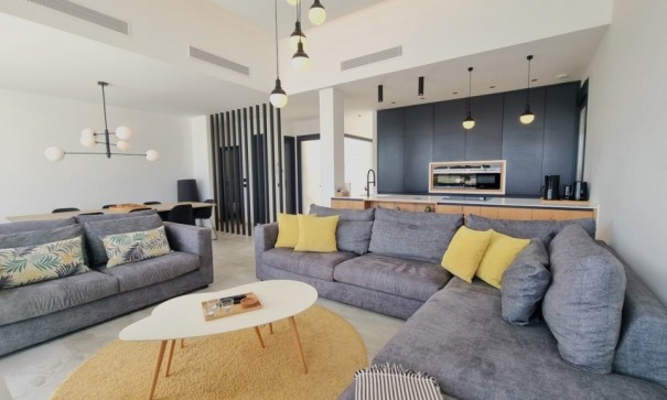 Återförsäljning - Fristående villa -
Rojales