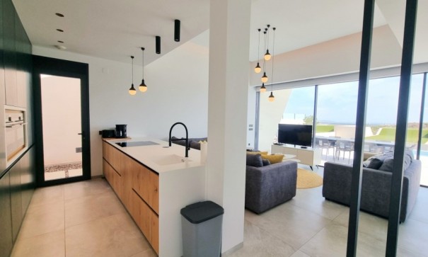 Återförsäljning - Fristående villa -
Rojales