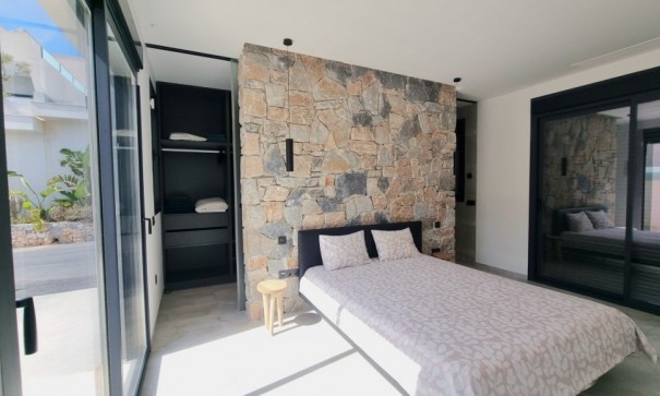 Återförsäljning - Fristående villa -
Rojales