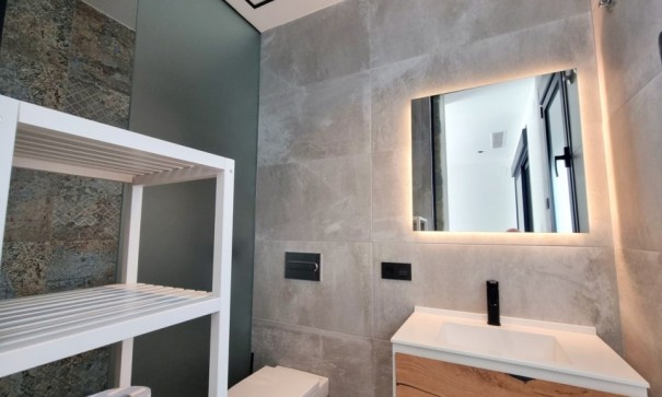 Återförsäljning - Fristående villa -
Rojales