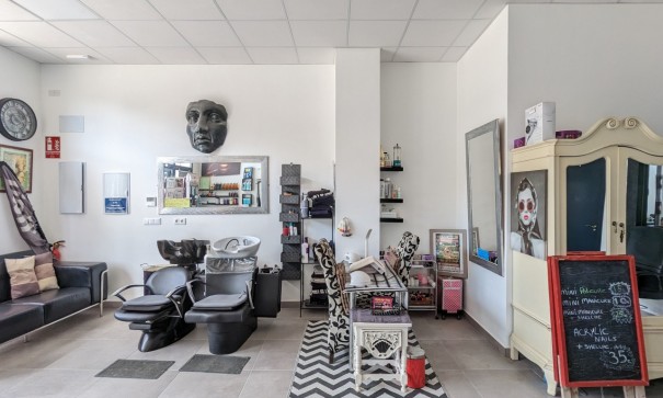 Återförsäljning - Kommersiell -
Lo Crispin