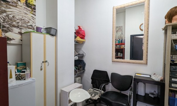 Återförsäljning - Kommersiell -
Lo Crispin