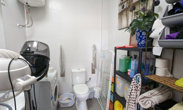 Återförsäljning - Kommersiell -
Lo Crispin