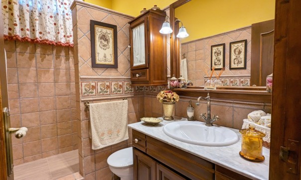 Återförsäljning - Fristående villa -
Bigastro