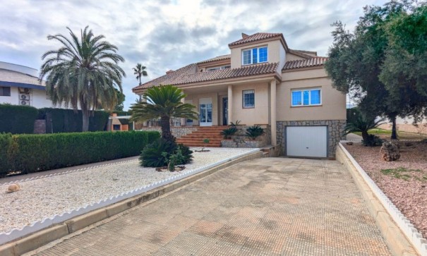 Herverkoop - Vrijstaande Villa -
Mil Palmeras