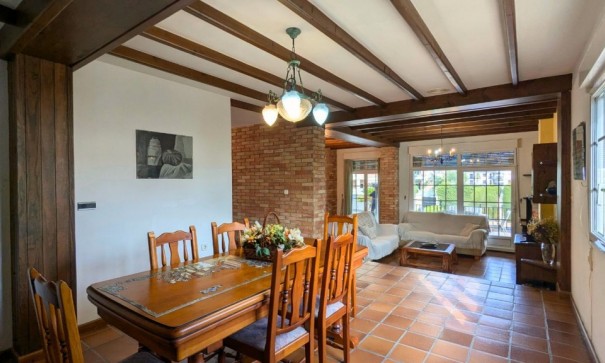 Herverkoop - Vrijstaande Villa -
Mil Palmeras