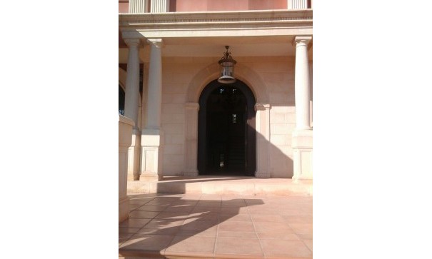 Återförsäljning - Fristående villa -
Elche