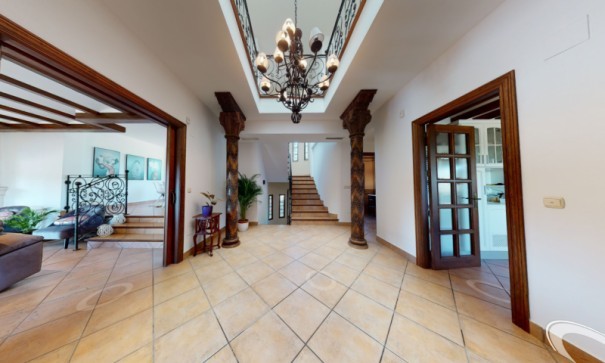 Återförsäljning - Fristående villa -
Elche