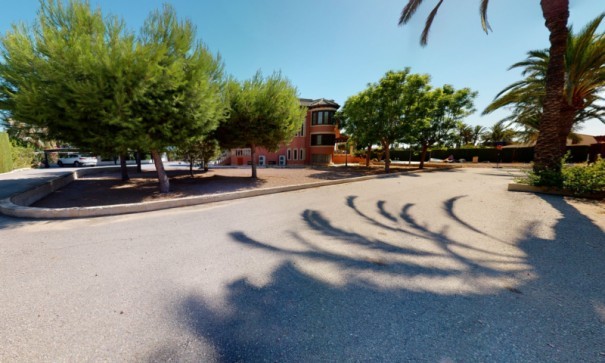 Återförsäljning - Fristående villa -
Elche