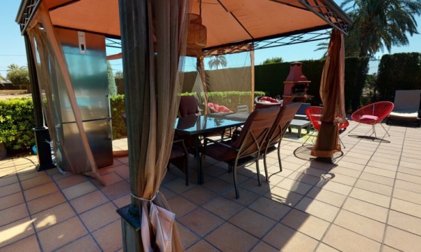 Återförsäljning - Fristående villa -
Elche