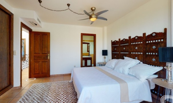 Återförsäljning - Fristående villa -
Elche