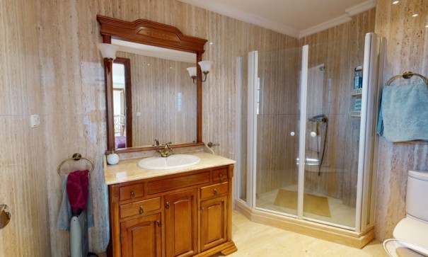 Återförsäljning - Fristående villa -
Elche