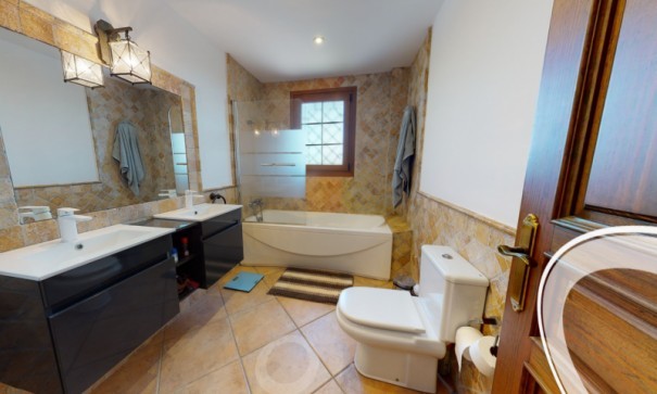 Återförsäljning - Fristående villa -
Elche