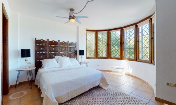 Återförsäljning - Fristående villa -
Elche