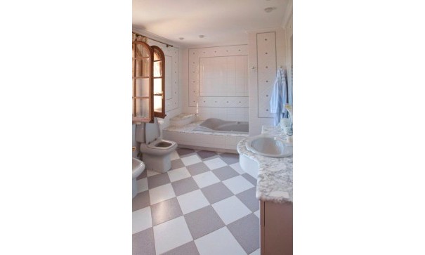 Herverkoop - Vrijstaande Villa -
Orihuela Costa