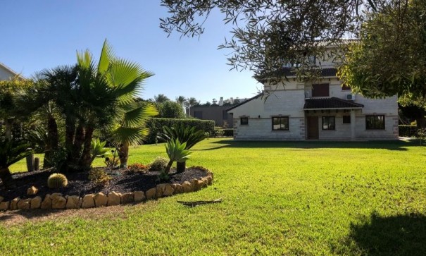 Herverkoop - Vrijstaande Villa -
Orihuela Costa