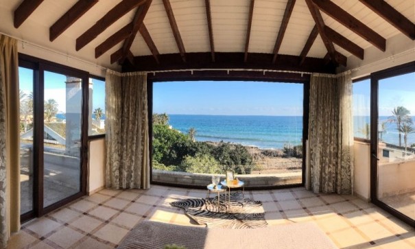 Herverkoop - Vrijstaande Villa -
Orihuela Costa