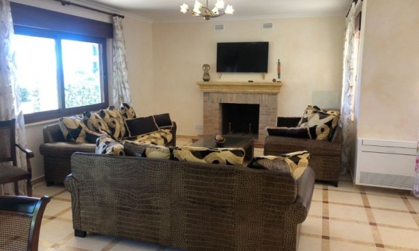 Herverkoop - Vrijstaande Villa -
Orihuela Costa