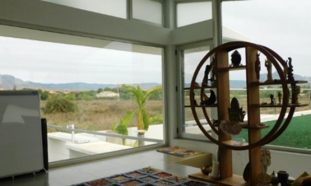 Videresalg - Fritliggende villa -
Alicante