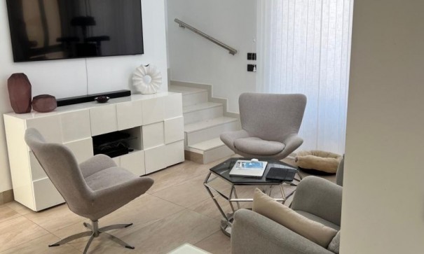 Herverkoop - Vrijstaande Villa -
Orihuela Costa