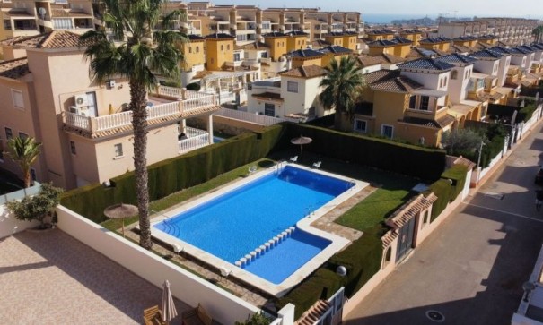 Venta - Chalet Independiente -
Orihuela Costa
