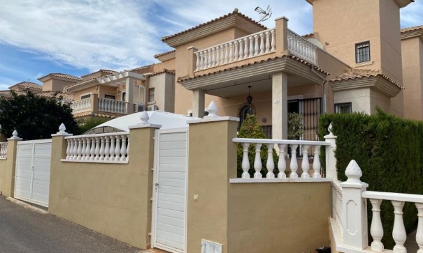 Venta - Chalet Independiente -
Orihuela Costa