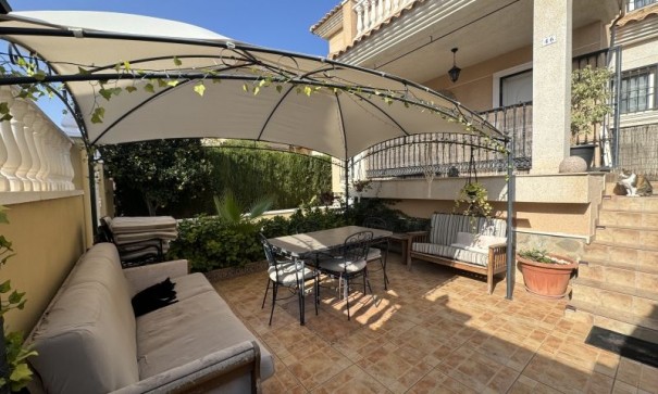Venta - Chalet Independiente -
Orihuela Costa