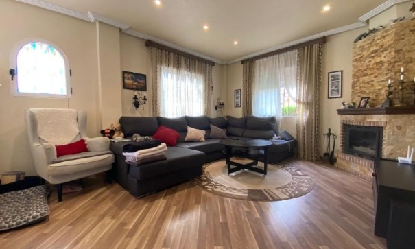 Venta - Chalet Independiente -
Orihuela Costa