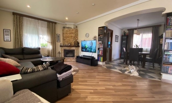 Venta - Chalet Independiente -
Orihuela Costa