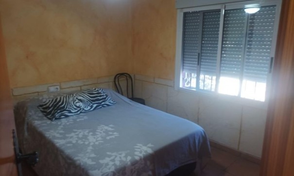 Återförsäljning - Fristående villa -
Elche