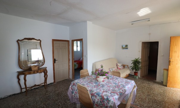 Videresalg - Finca landejendom -
Albatera