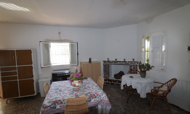 Videresalg - Finca landejendom -
Albatera