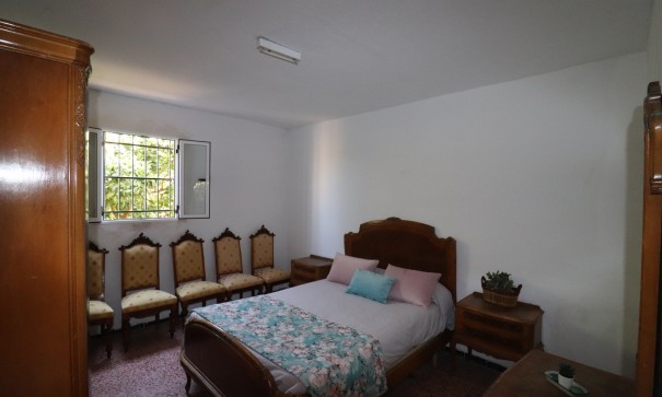 Videresalg - Finca landejendom -
Albatera