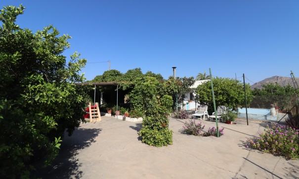 Videresalg - Finca landejendom -
Albatera