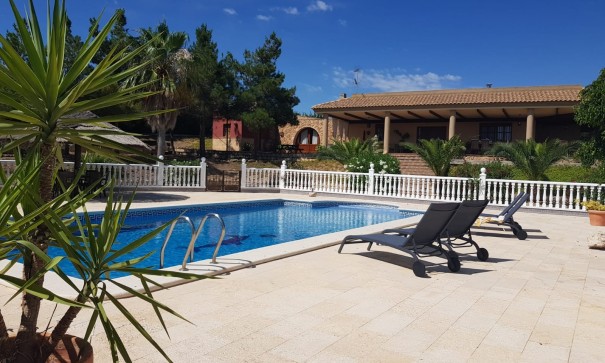 Återförsäljning - Finca lantlig egendom -
Murcia