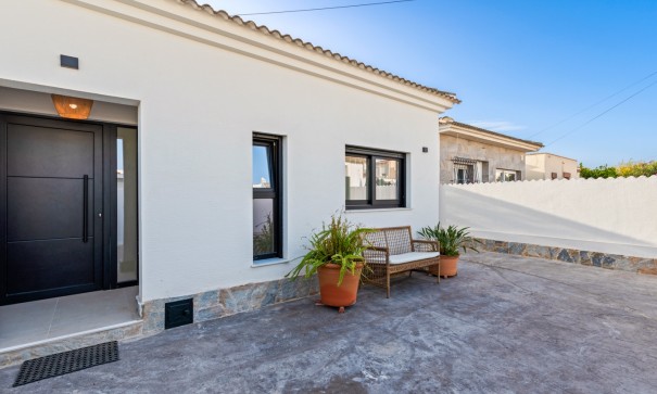 Sale - Detached Villa -
Torrevieja - El chaparral