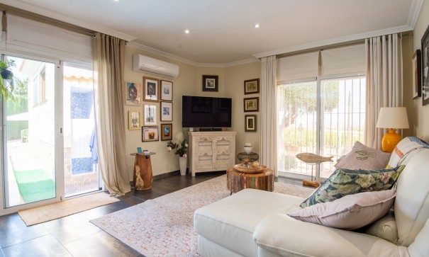 Återförsäljning - Fristående villa -
Algorfa